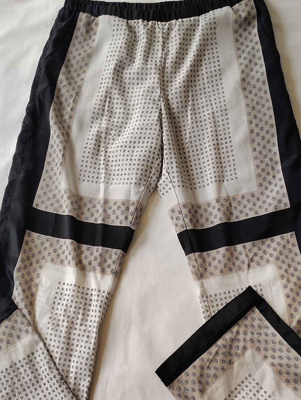Philosophy Black & Cream Light Weight Geometric-Print Silky Lounge Pants Medium
